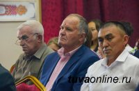 Глава Тувы вручил шахтерам государственные награды