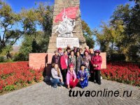 Ко Дню пожилых людей для старшего поколения юные экскурсоводы провели экскурсию по Кызылу