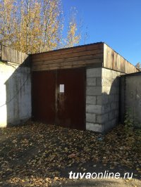 Кызыл: Разыскивается владелец незаконного гаража во дворе дома по ул. Кочетова, 143
