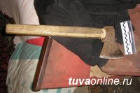 Житель Тувы из ревности забил супругу топором и металлическим прутом