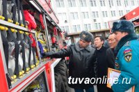 Глава Тувы вручил пожарным ключи от новой техники