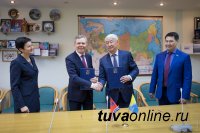 В Госдуме подписан договор межпарламентского сотрудничества между Магаданской областью и Тувой