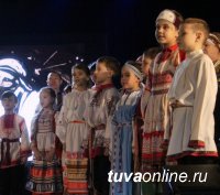 Ансамбли "Октай" и "Тыва" выступили с совместным Рождественским концертом