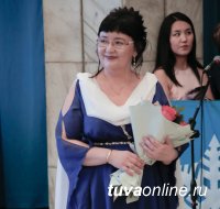 Лучшим выпускником Тувинского госуниверситета признана Олча Монгуш