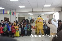Кукольный спектакль в подарок на Шагаа от депутата Госдумы детям Чаа-Хольского кожууна