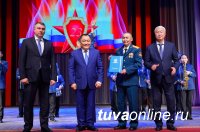 Глава Тувы вручил государственные награды в честь Дня защитника Отечества