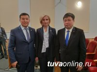 Мэр Кызыла Карим Сагаан-оол поделился опытом столицы Тувы в благоустройстве и развитии дорожной сети на форуме в Хакасии