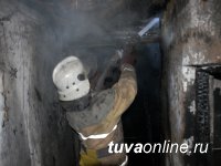 На пожаре в Хову-Аксы (Тува) пострадали от угарного газа малолетние дети