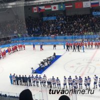 Глава Тувы Шолбан Кара-оол присутствовал на финале хоккейного турнира Универсиады