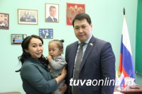 Депутат Госдумы Мерген Ооржак провел в Кызыле прием граждан