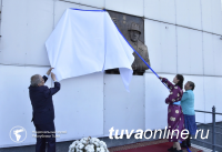В Туве установлен горельеф первому директору тувинского музея Владимиру Петровичу Ермолаеву