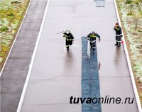 В Туве сотрудники МЧС России сдавали нормативы по пожарно-строевой и тактико-специальной подготовке