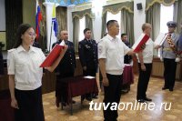 В МВД по Республике Тыва молодые сотрудники приняли присягу
