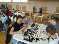 Юные шахматисты Тувы на турнире Кубка России в Омске завоевали 5 золотых, одну серебряную и одну бронзовую медали