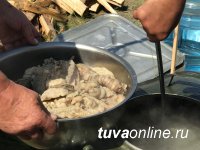 В Туве установили мировой рекорд по варке тувинского супа из баранины - кара-мун!
