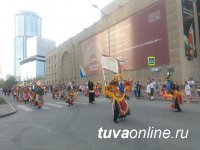 Духовой оркестр Правительства Тувы поздравил жителей Екатеринбурга с Днем города