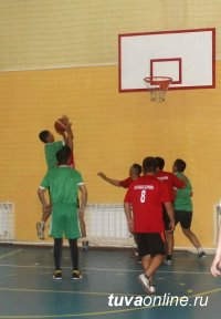 Полицейские Тувы и команды подразделений ГУ МЧС по Туве провели турниры по баскетболу