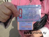 Льготникам Кызыла выдают талоны на бесплатный проезд в муниципальном транспорте 