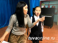 В Чадане (Тува) оперная певица Дамырак Монгуш провела мастер-класс по академическому вокалу для талантливых детей