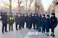 В Туве сотрудники Госавтоинспекции и кадеты Кызылского президентского кадетского училища провели акцию, приуроченную ко Дню матери
