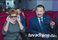 В Кызыле на правом берегу Енисея сегодня открыли новый кинозал «Енисей»