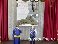 В Центре тувинской культуры открыли выставку камнерезных работ из частной коллекции Хээлига Тулуша