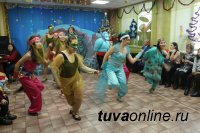 В Туве с Новым годом поздравили детей с нарушениями зрения