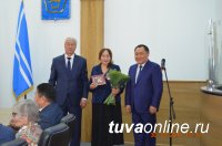Глава Тувы вручил государственные награды труженикам республики