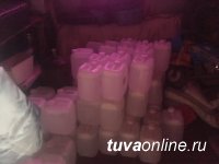 В Туве сотрудники ОБЭПа изъяли из незаконного оборота 900 литров спиртосодержащей жидкости
