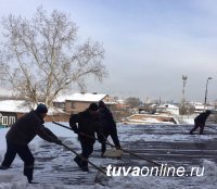 В Кызыле проходит месячник по уборке снега