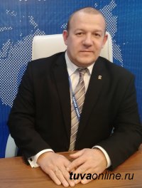 Поздравление 8 марта и. о. председателя администрации Кызылского района Сергея Лаптева