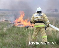 В Туве потушили пожар на ещё одном городском кладбище