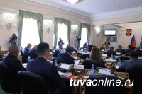 Глава Тувы отчитался перед парламентом о работе правительства в 2019 году