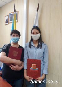 В Туве две иностранки приняли российское гражданство