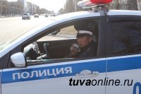 Правоохранители Тувы пресекли провоз в Тээли двух тонн спиртного без документов