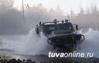 Военные инженеры переправили через приток Енисея артустановки "Нона-СВК" и "Тигры"
