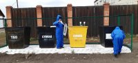Экологи Тандинского кожууна Тувы раскрасили мусорные контейнеры в разные цвета для раздельного сбора