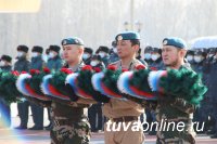 В Туве к мемориалам памяти павшим в День защитника Отечества возложены цветы