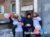 "Добрые сердца Тувы" поздравили с 8 марта врачей - Почетных граждан Кызыла
