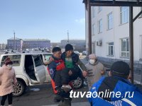 В Туве заплутавшего в зимней тайге 20-летнего жителя Пий-Хема спустя неделю по телефону вывели на чабанскую стоянку и доставили в больницу