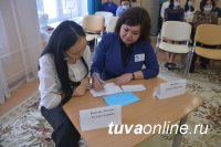 В Кызыле определили лучших учителей и воспитателей года для участия в республиканском финале