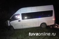 Микроавтобус, перевозивший из Кызыла в Абакан вахтовиков, столкнулся у с. Шушенское с автомашиной, пострадали 10 человек