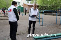 Накануне Дня защиты детей состояние детских площадок в Кызыле проверили единороссы