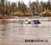 В отдаленном Тоджинском районе Тувы «сорвался» паром с машиной и людьми на борту.