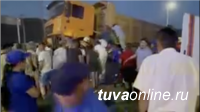 Страшное ДТП в столице Тувы: большегруз раздавил иномарку