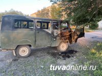 Водитель загоревшегося УАЗа получил ожоги рук, сотрудники МЧС Тувы выяснили причину возгорания