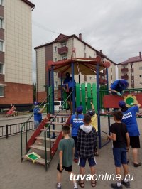 В Кызыле единороссы обновляют дворовые и спортивные площадки