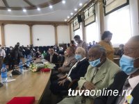 В Туве состоялась торжественная церемония вручения государственных наград к 100-летию ТНР