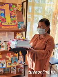 Коллектив детской библиотеки Тувы помог многодетной семье собрать детей в школу