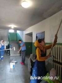 В Кызыле ремонтируют подъезды многоквартирных домов